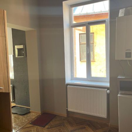 Philharmonie Platz Apartments Chernivtsi Luaran gambar