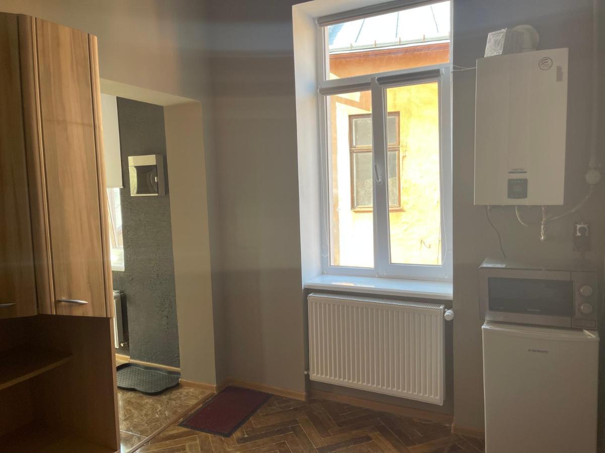 Philharmonie Platz Apartments Chernivtsi Luaran gambar