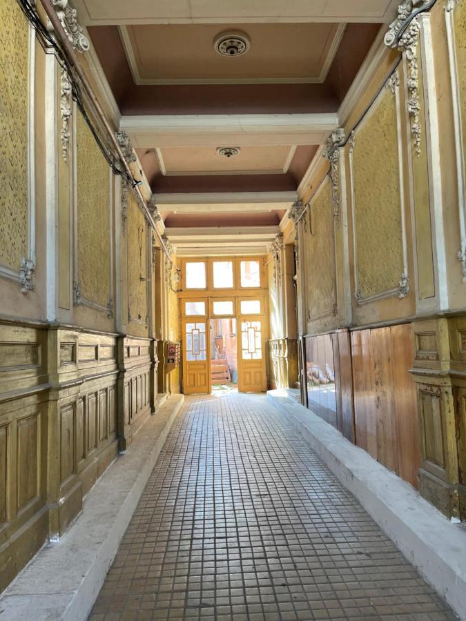 Philharmonie Platz Apartments Chernivtsi Luaran gambar